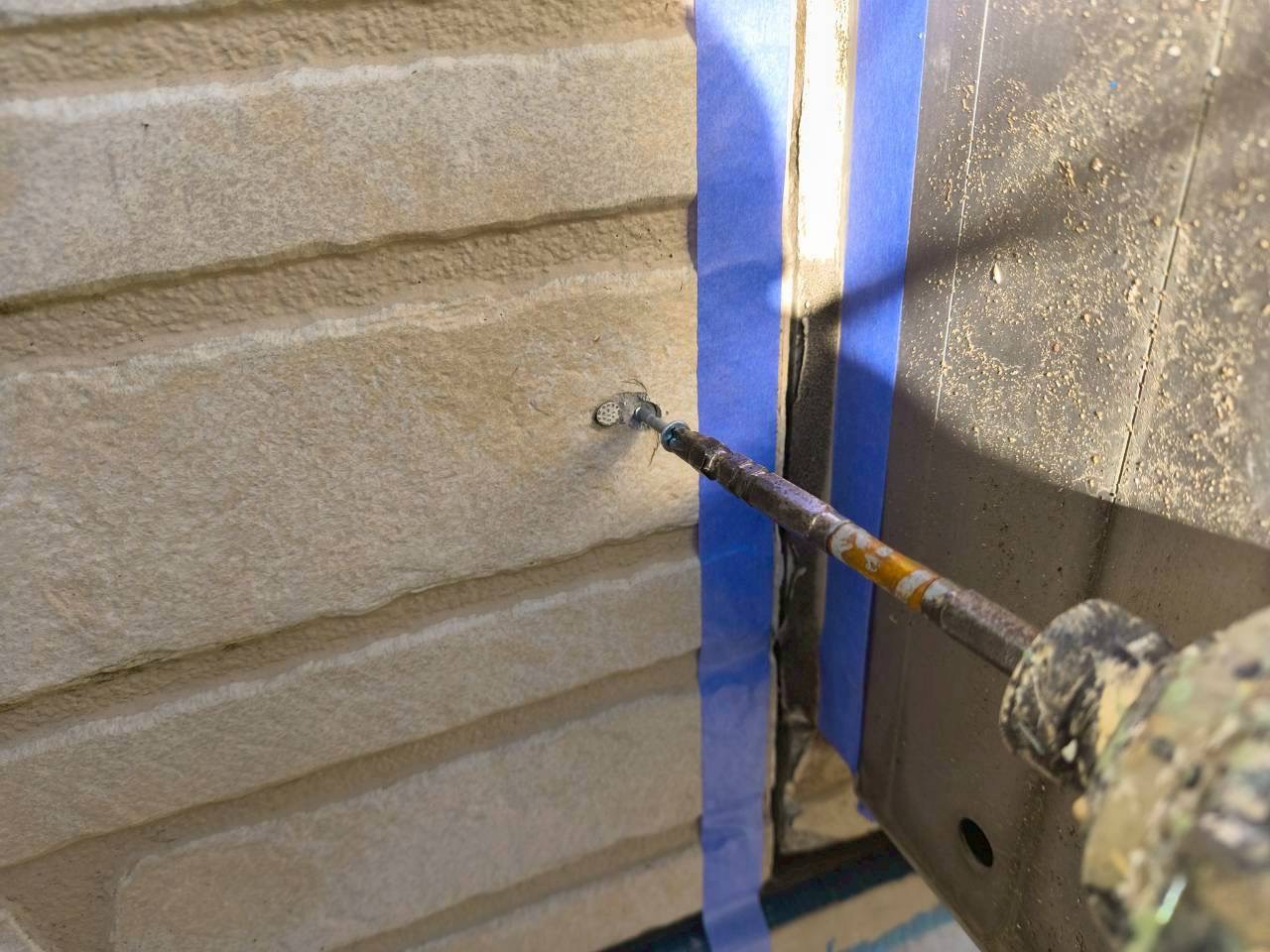 鴻巣市でサイディングの再固定と汚れに強い高機能塗料「超低汚染リファイン1000MF-IR」での塗装工事